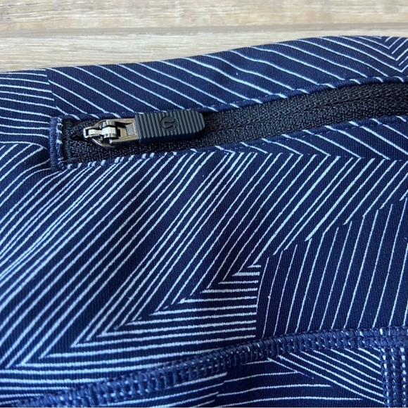 Lululemon Speed Up Tight *Full-On Luxtreme 28"
Etch Hail Midnight Navy size 4 - Picture 10 of 13